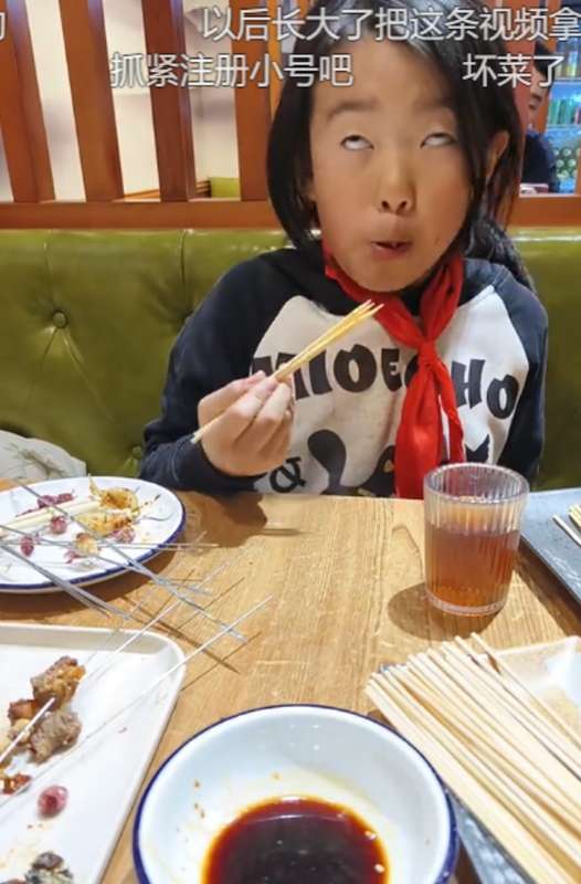  儿童行为观察与教育引导的深层逻辑——从“吃饭仪态”争议透视家庭教育的边界意识 教育招生