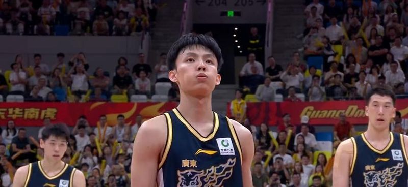  【绝境逆袭】杜锋缺阵之夜，这支队伍用行动诠释何为永不言弃！ 体育新闻 【绝境逆袭】杜锋缺阵之夜，这支队伍用行动诠释何为永不言弃！ 体育新闻